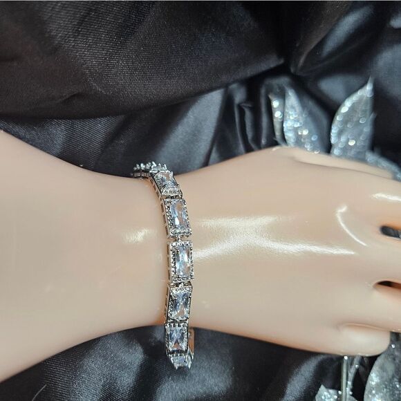 White Rectangular 5 mm Princess Cut Topaz Tennis Bracelet on 925 Silver - Picture 9 of 13